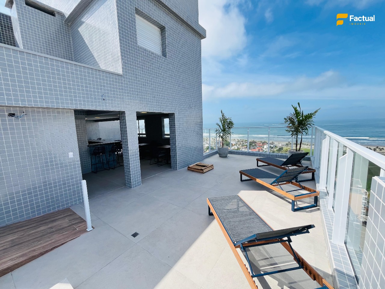 Rooftop lounge com vista